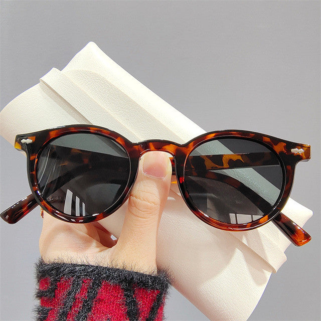 Classic Round Sunglasses for Men and Women (Black/Yellow)